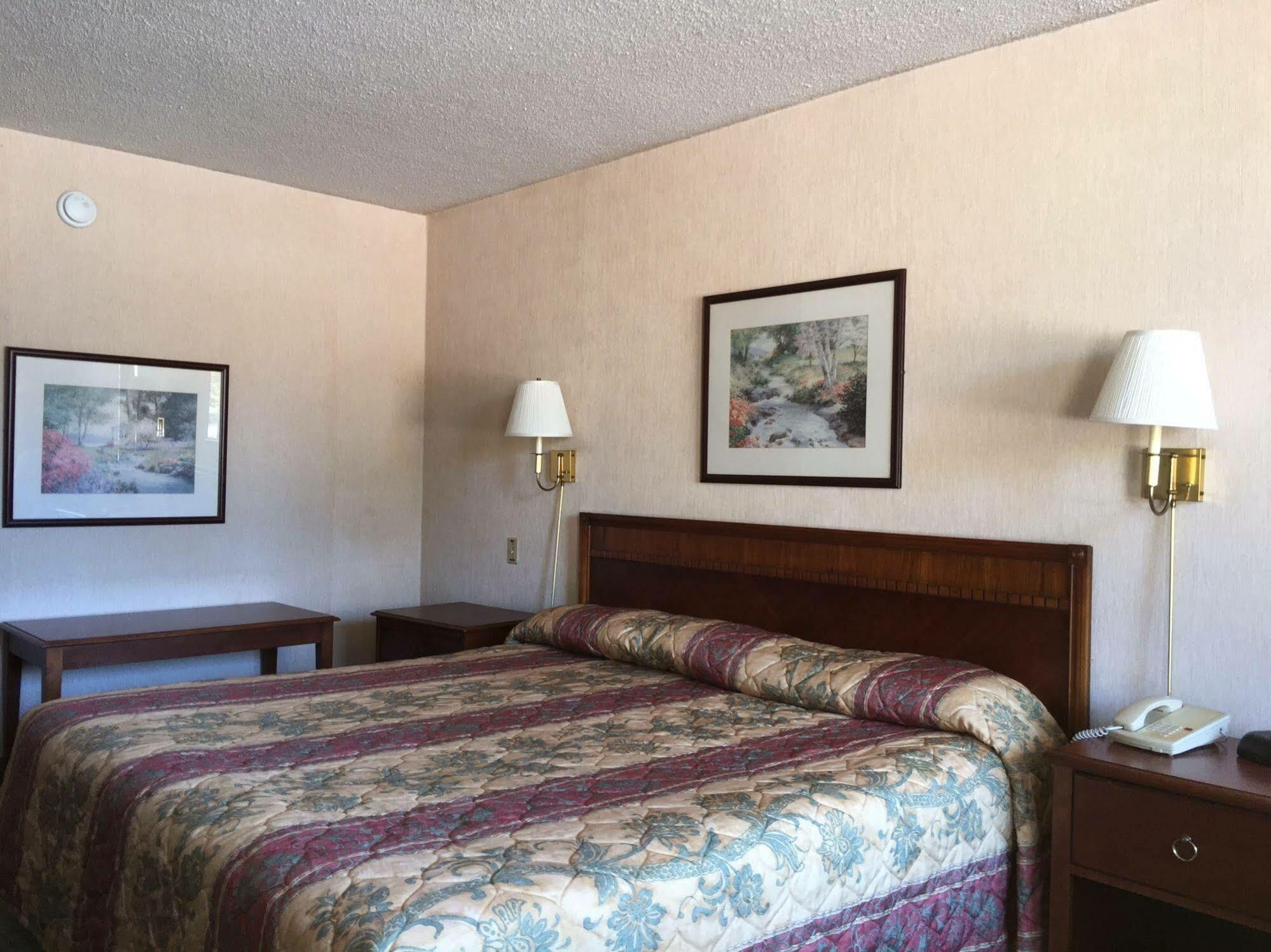 Landmark Inn Hartsville Extérieur photo