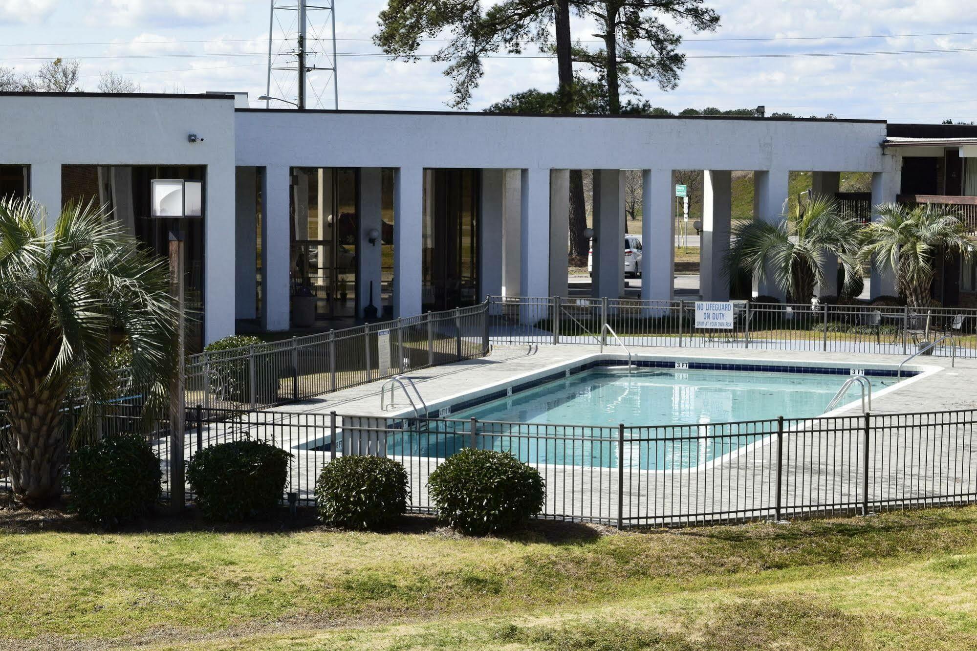 Landmark Inn Hartsville Extérieur photo